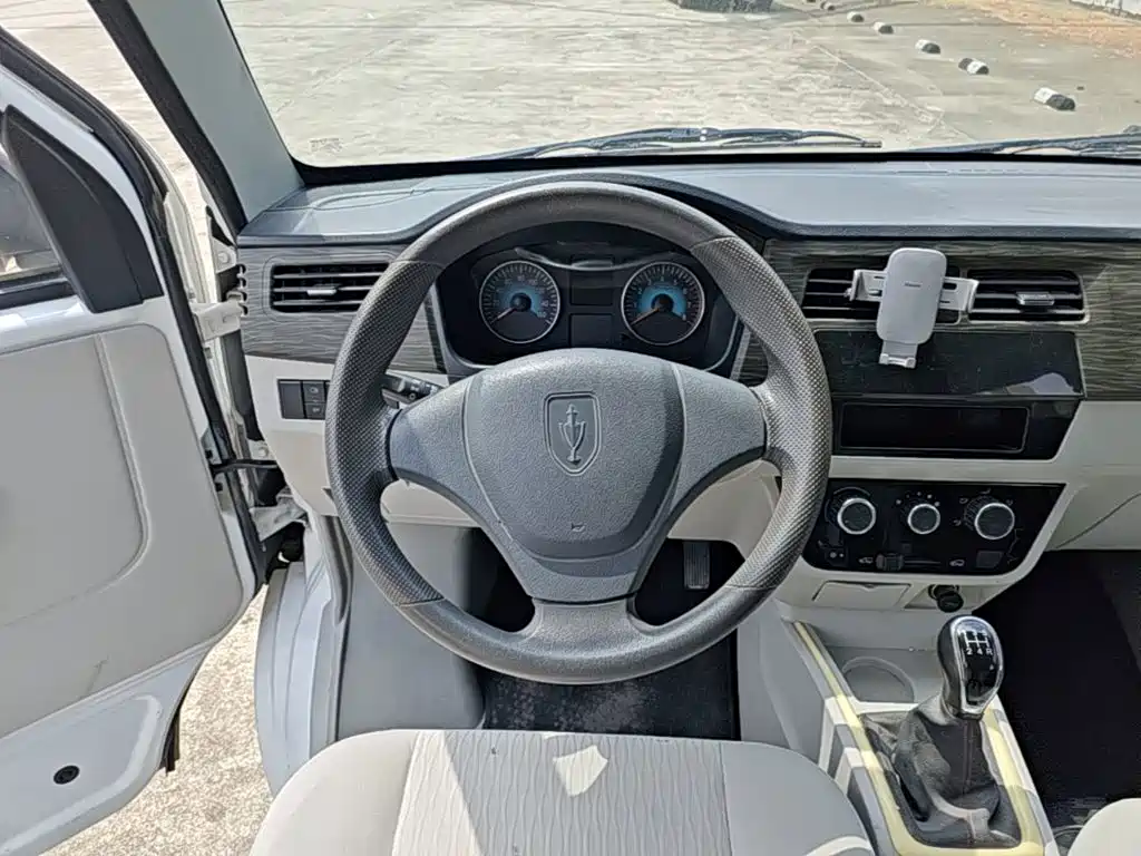 Jinbei New Hiace X30L 2022 2021 1.5L Business Central Air Conditioning Version Passenger Vehicle China VI SWC15M