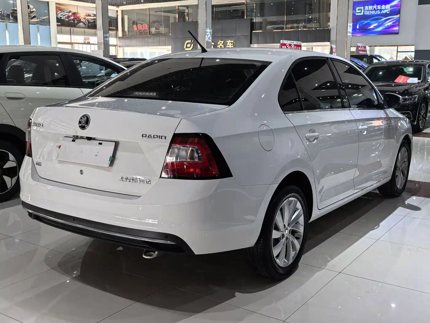 Škoda Rapid 2018 1.6L Automatic Comfort Edition фото 4
