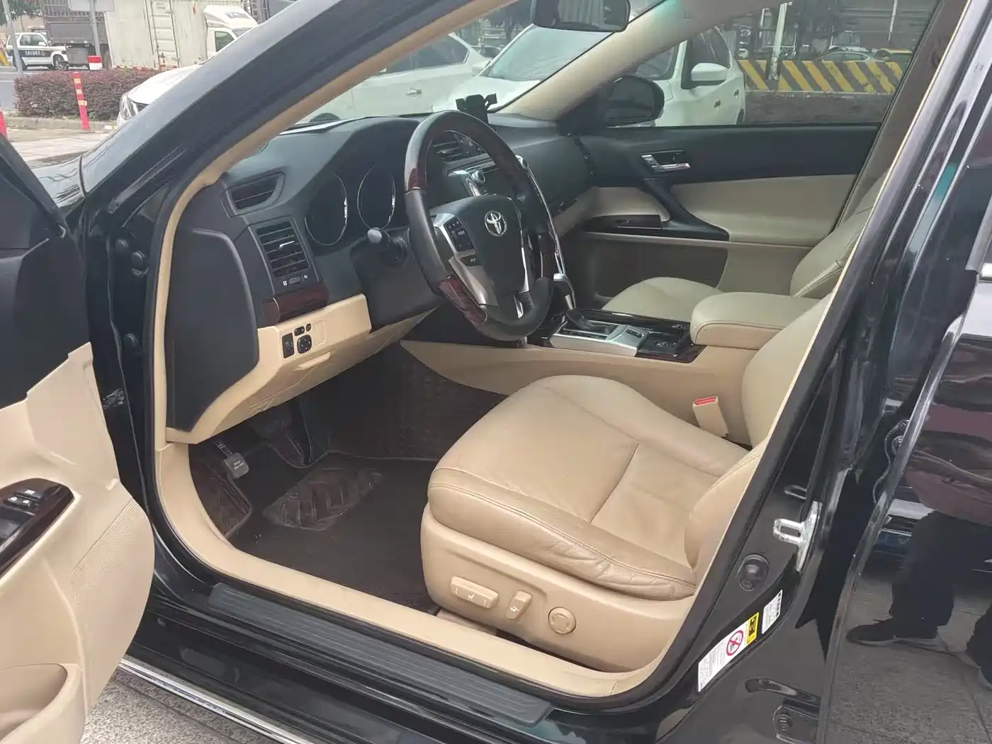 Toyota Reiz 2012 2.5V Grace Elite Styling Edition фото 4