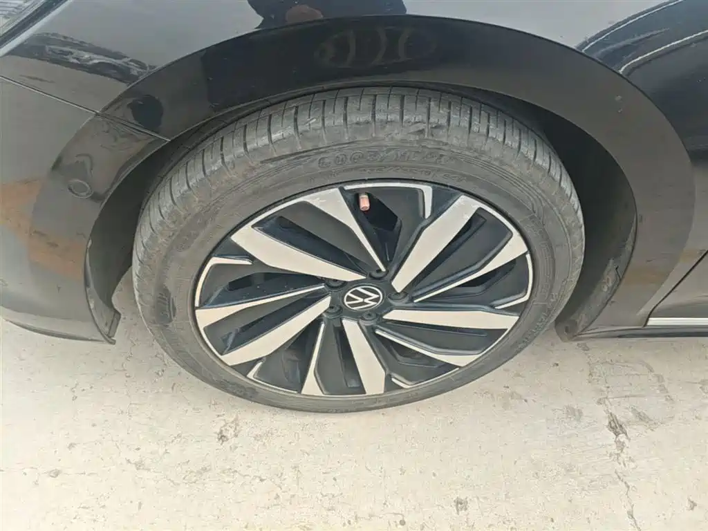 Volkswagen Passat 2022 330TSI Luxury Edition фото 23
