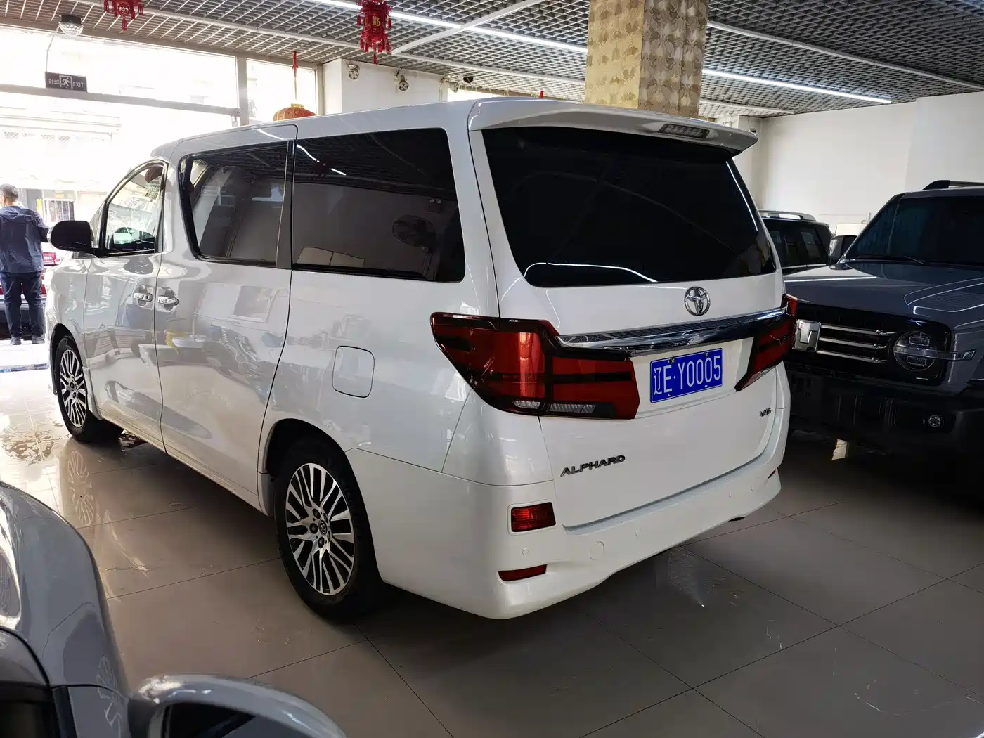 Toyota Alphard 2012 3.5L Premium Edition фото 4