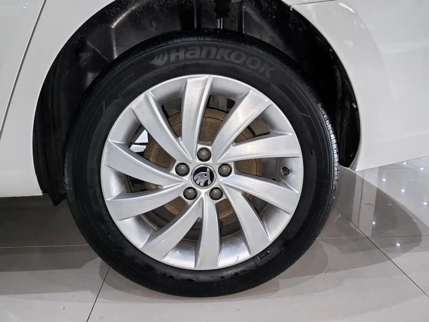Škoda Rapid 2018 1.6L Automatic Comfort Edition фото 16