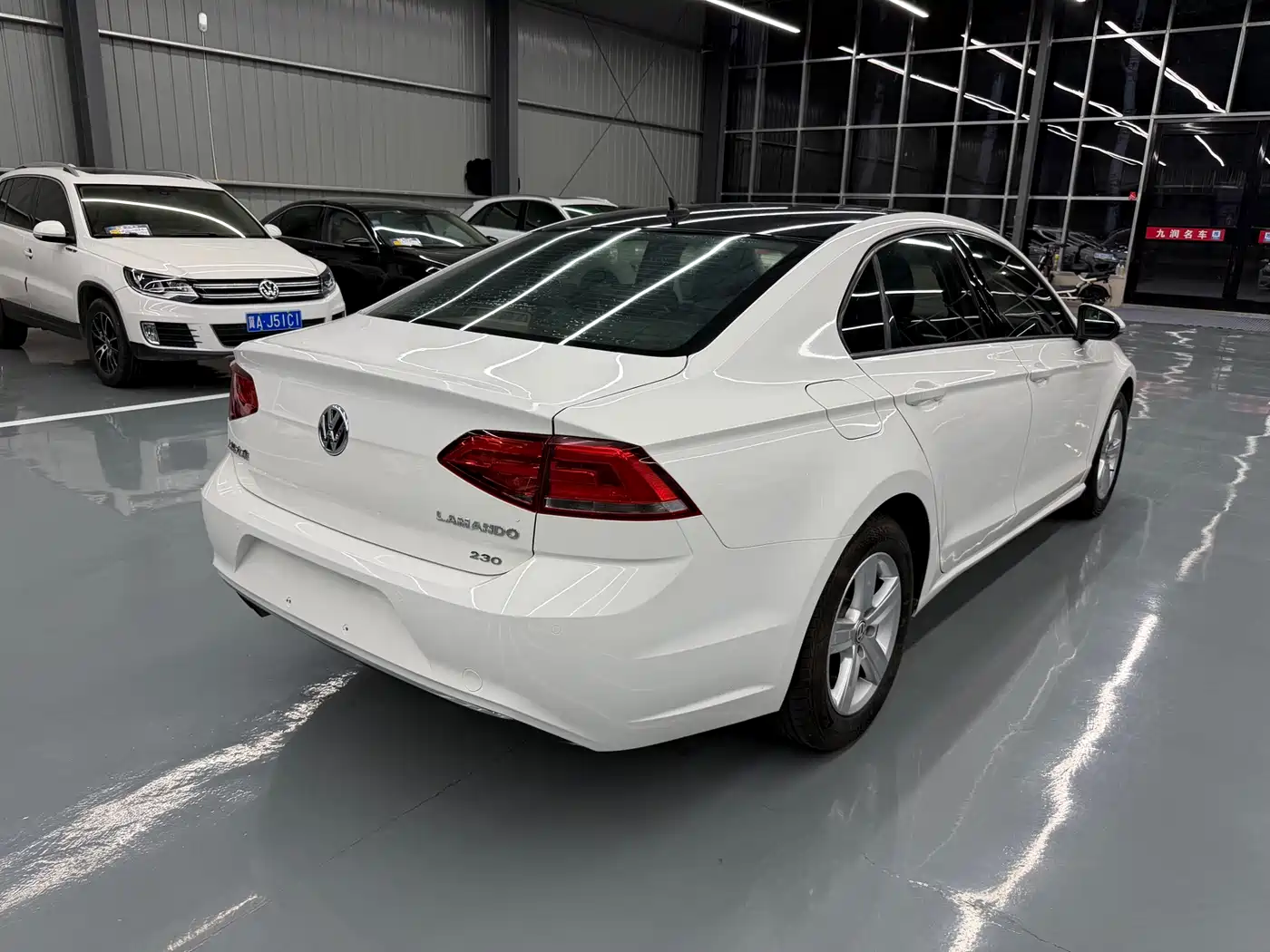 Volkswagen Lamando 2017 230TSI DSG Trend Edition фото 11
