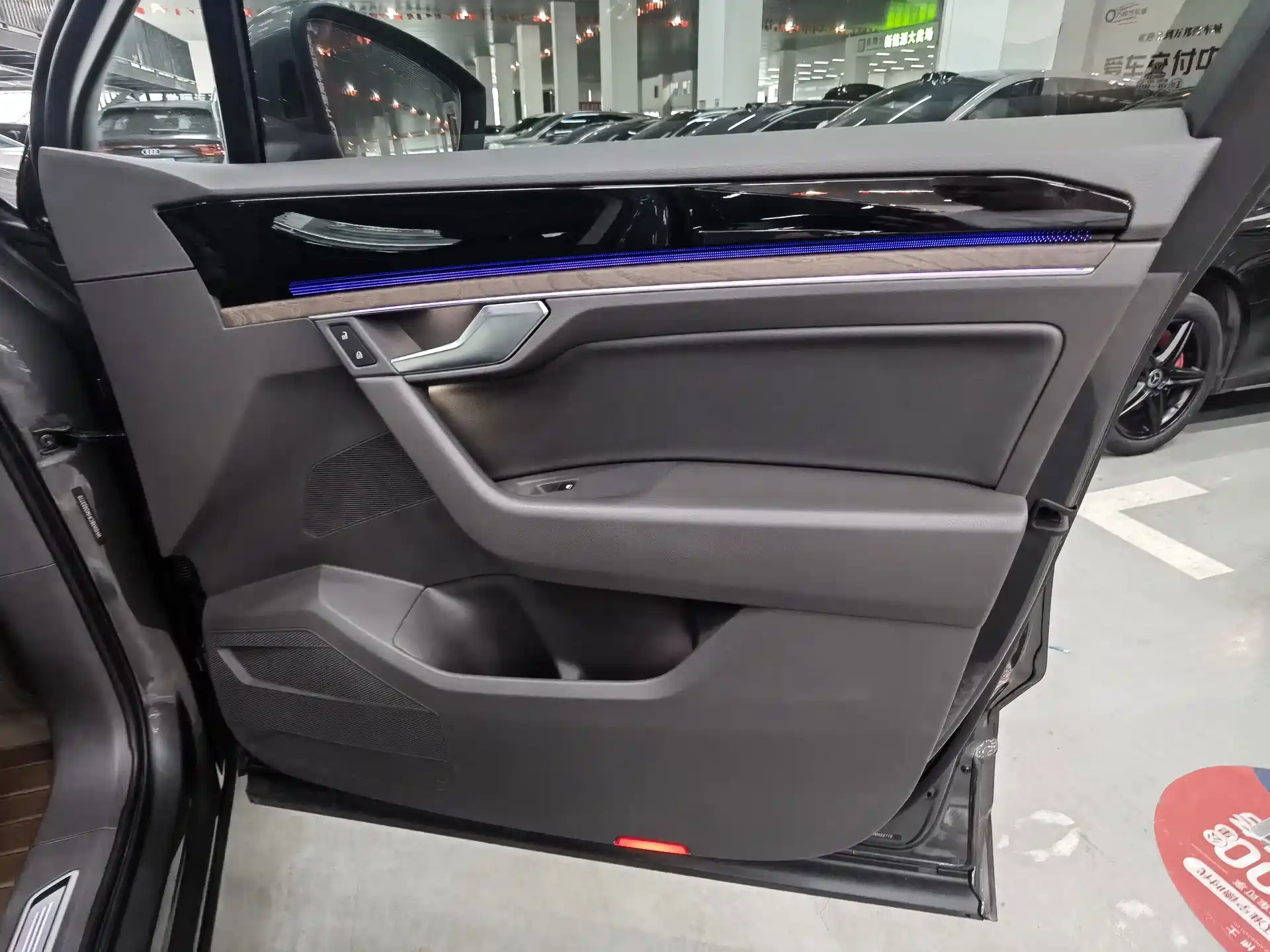 Фото 23 - Volkswagen Touareg