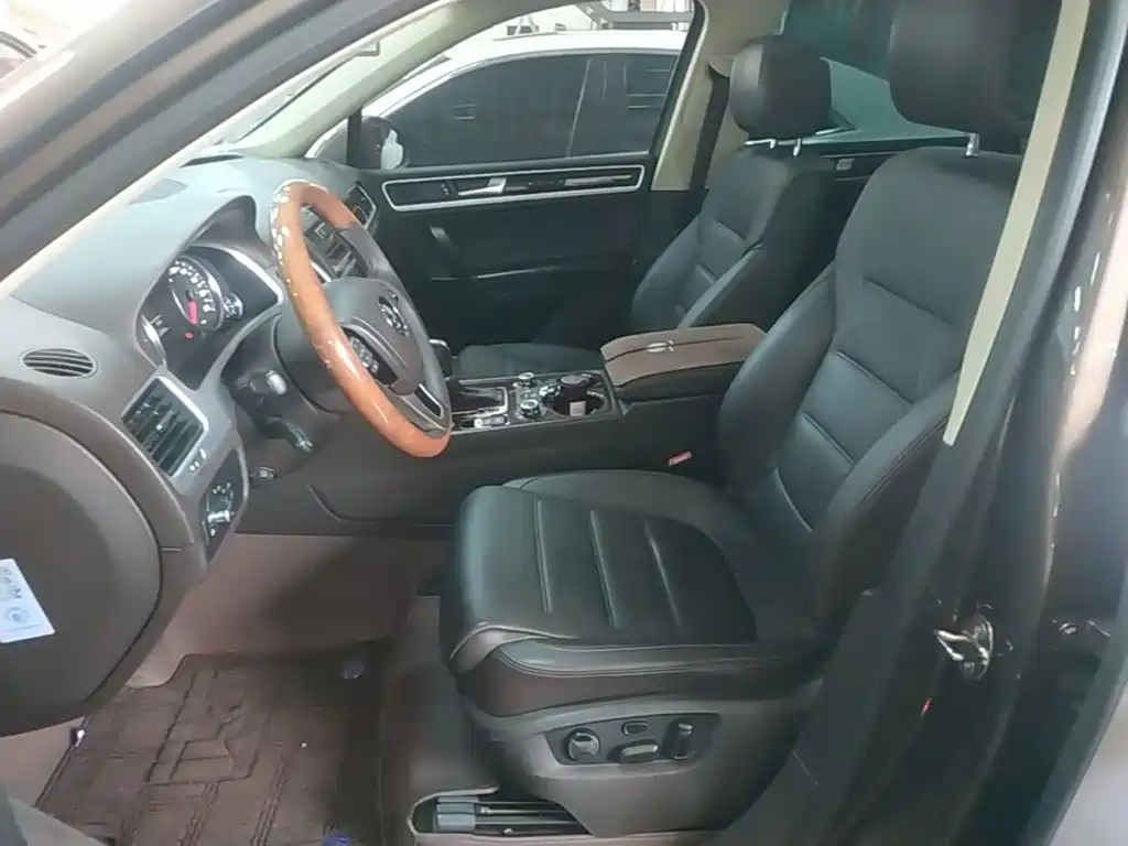 Volkswagen Touareg 2016 2015 3.0TSI Luxury