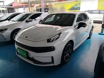 Lynk & Co 03