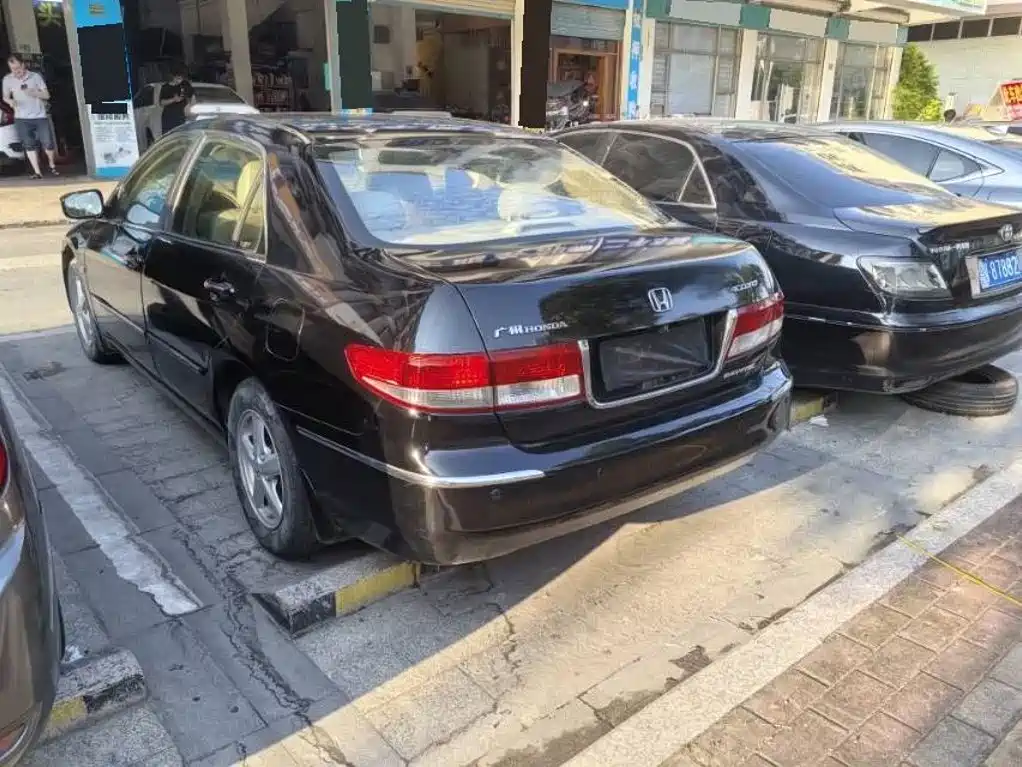 Фото 7 - Honda Accord