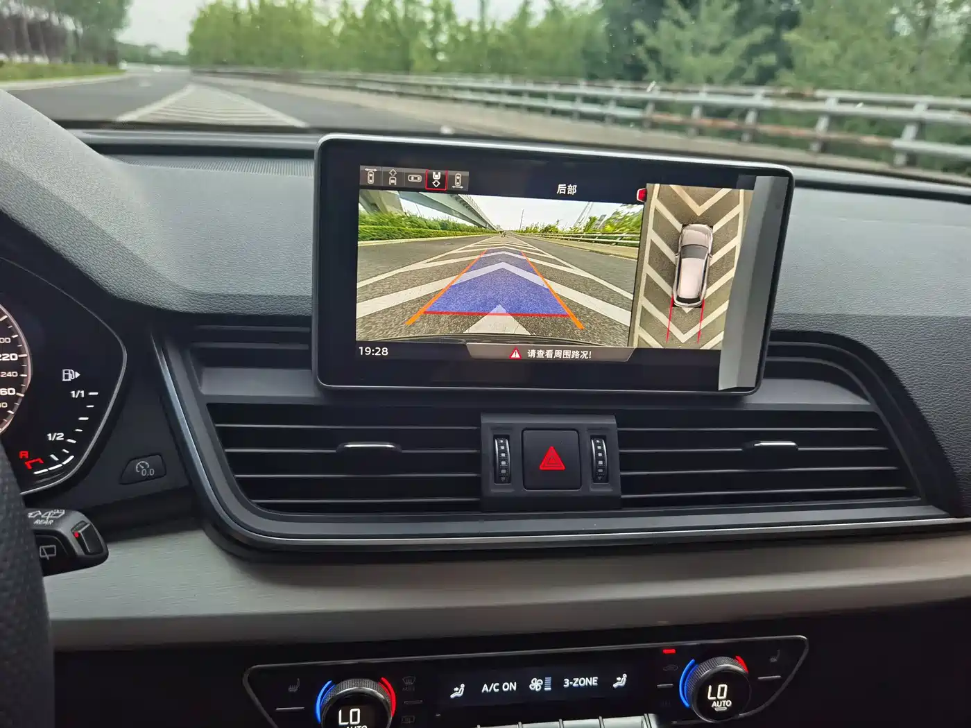 Audi Q5L 2020 Facelift 40 TFSI Honor Fashion фото 9