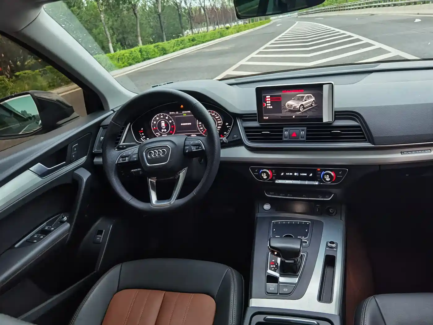 Audi Q5L 2020 Facelift 40 TFSI Honor Fashion фото 11