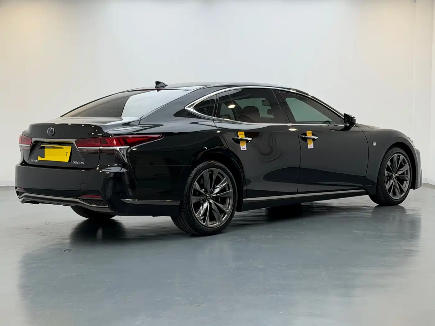 Lexus LS 2018 500h F SPORT China V фото 4