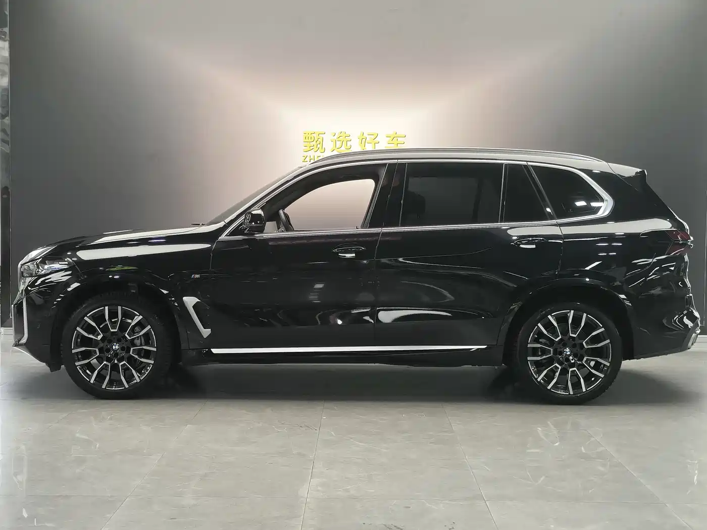 BMW X5 2025 Model xDrive 40Li M Sport Blackout Package фото 12