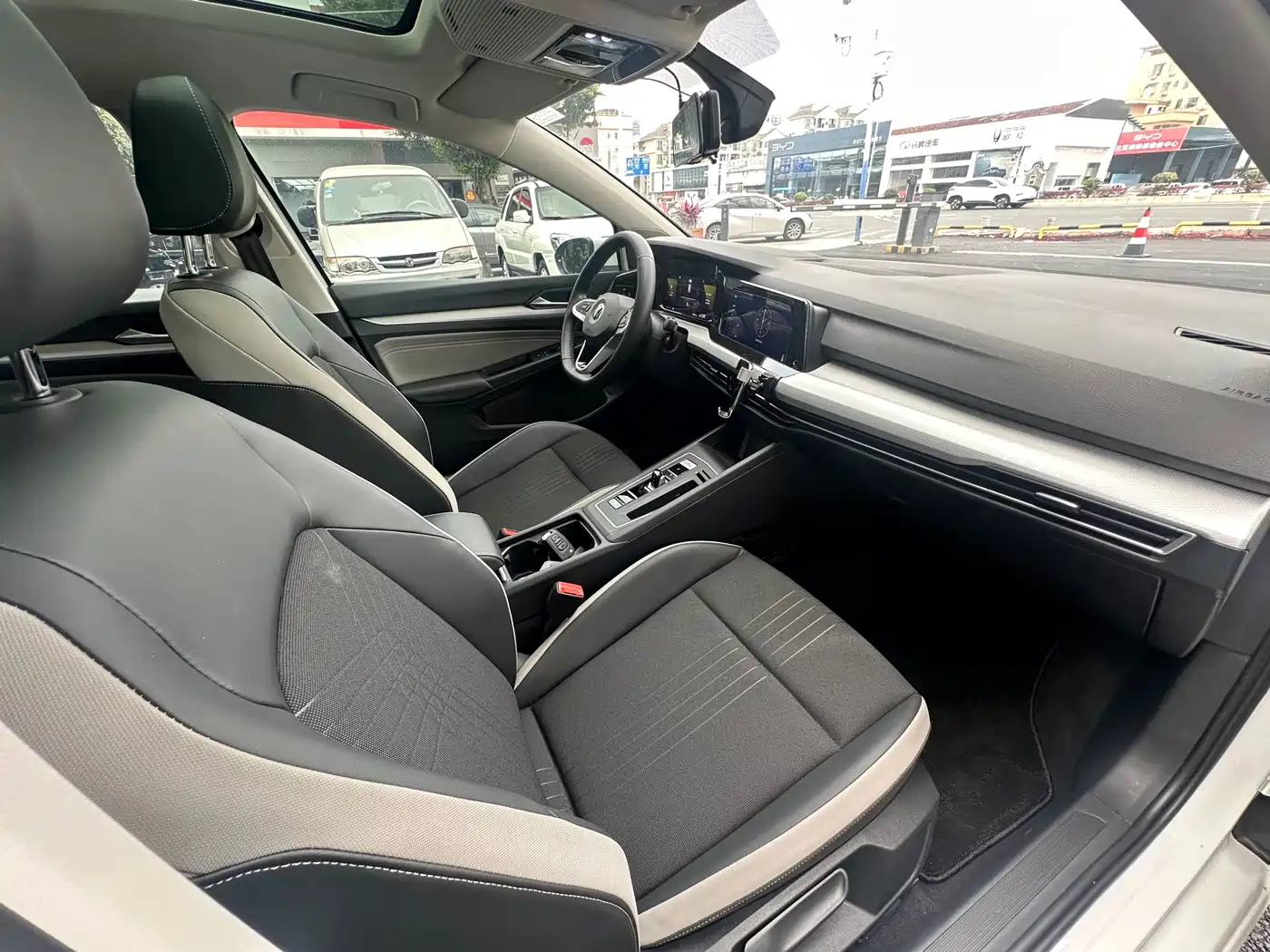 Volkswagen Golf 2021 280TSI DSG Pro Launch Edition фото 7