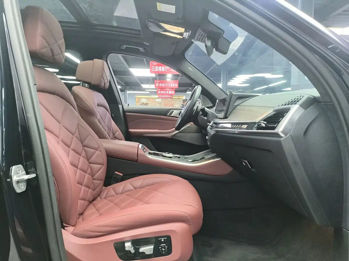 BMW X5 2025 Model xDrive 40Li M Sport Blackout Package фото 4