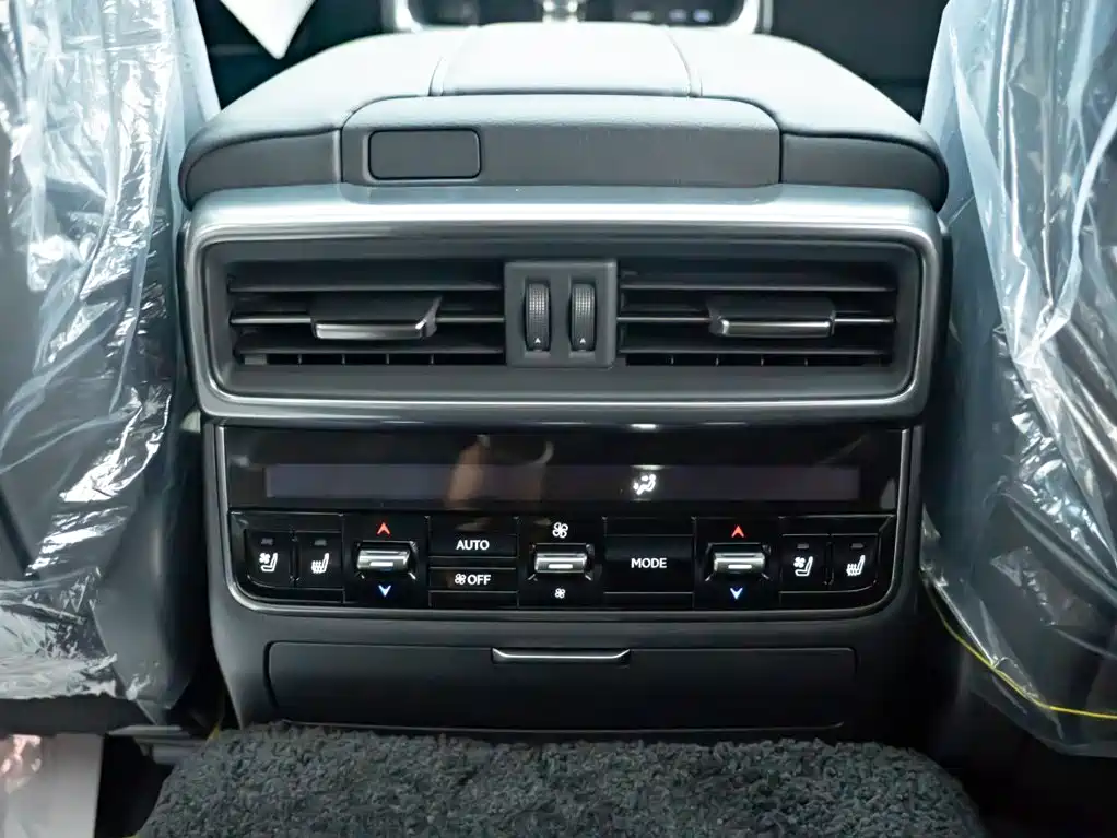 Photo 12 - Lexus LX