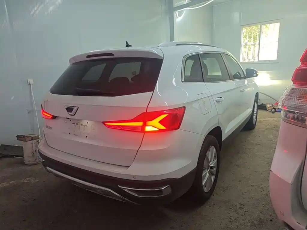 Photo 7 - Jetta VS7