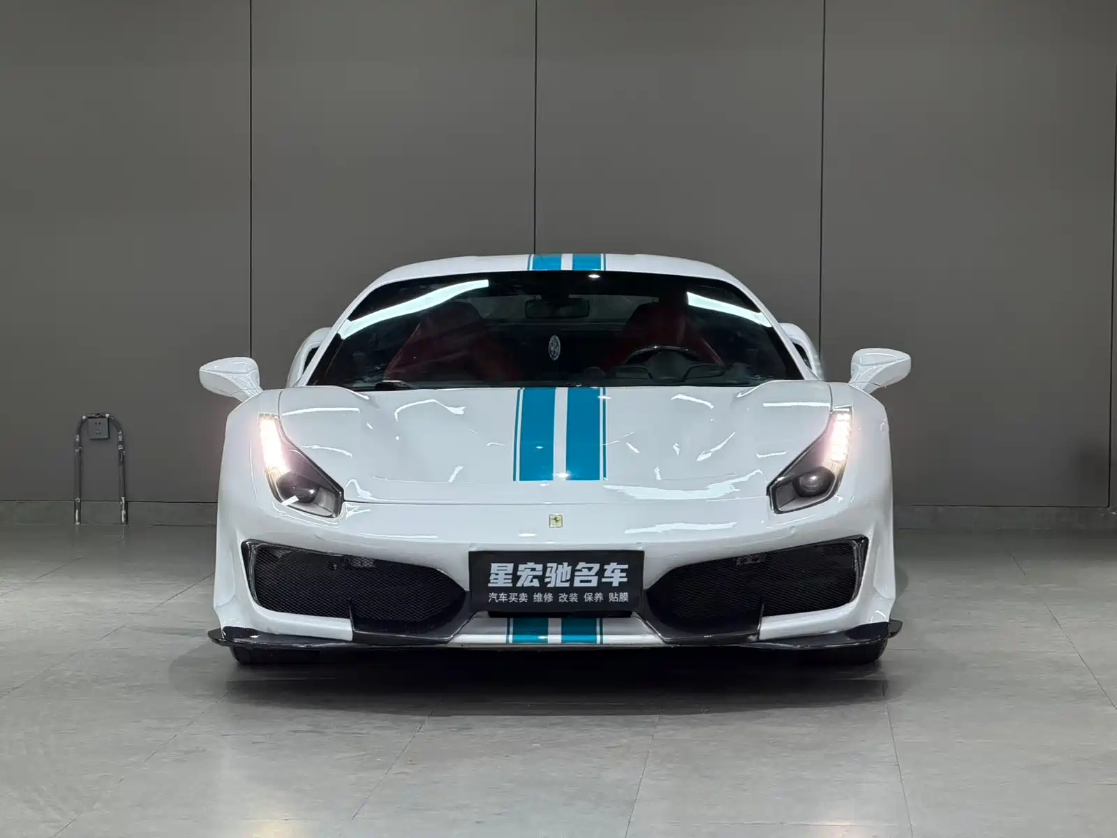 Фото 2 - Ferrari 488