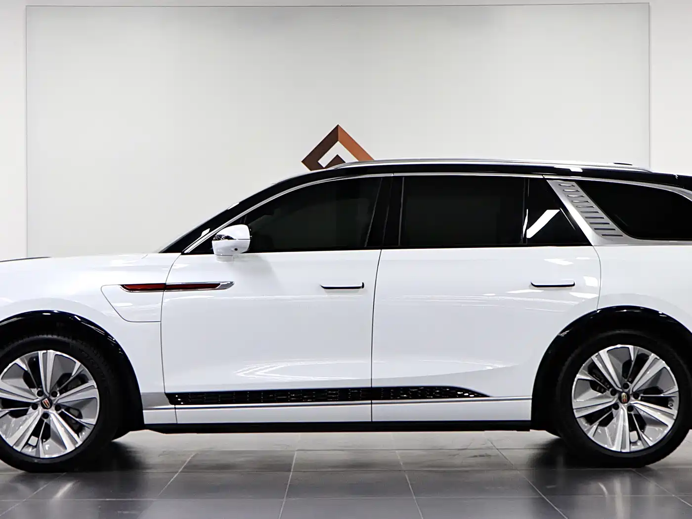 Hongqi E-HS9 2022 660km Qi Chang Edition (6-seater) фото 7