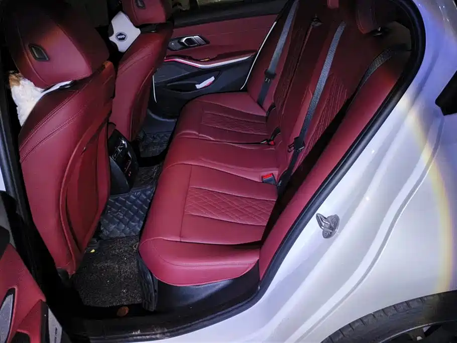 BMW 3 Series 2025 330i M Sport Night Edition фото 11