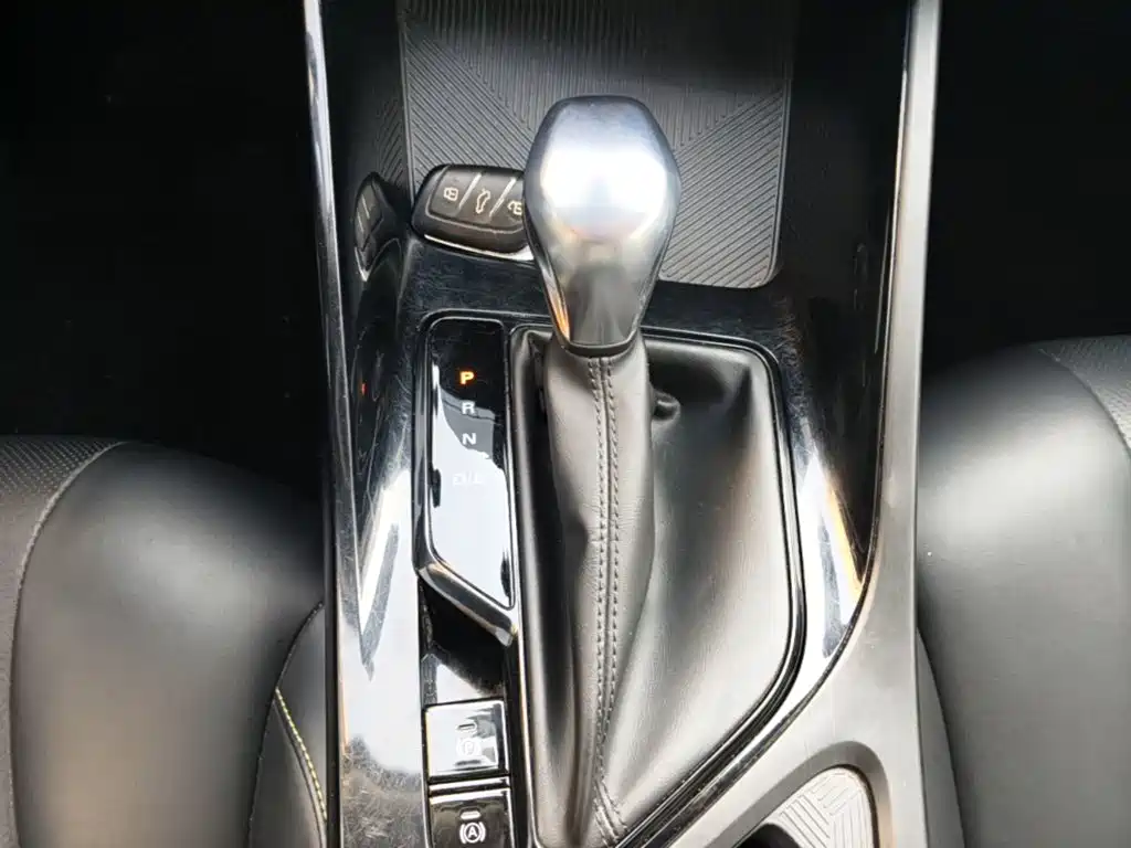 Фото 14 - Roewe i5