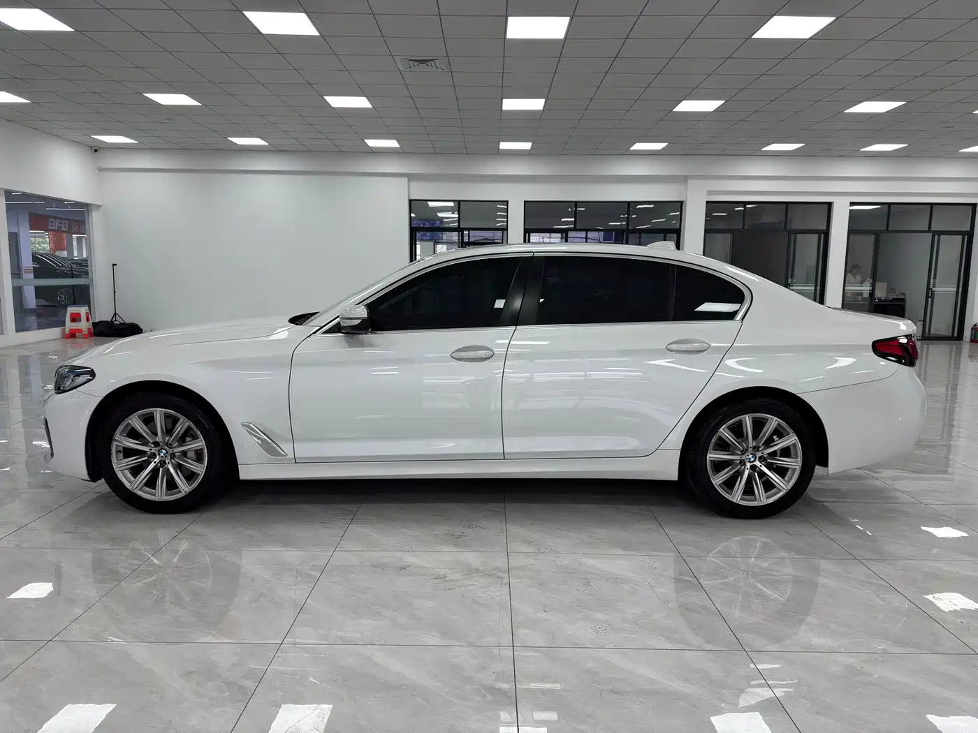 BMW 5 Series 2018 528Li Launch Special Edition фото 4