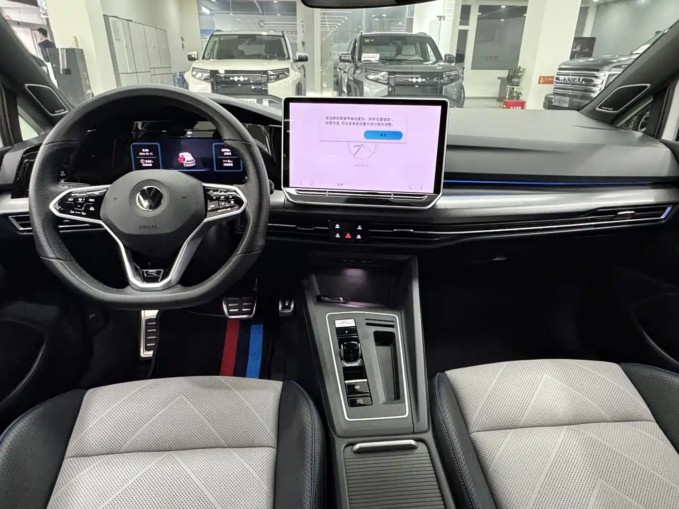 Volkswagen Golf 2023 Model 280TSI DSG R-Line фото 8
