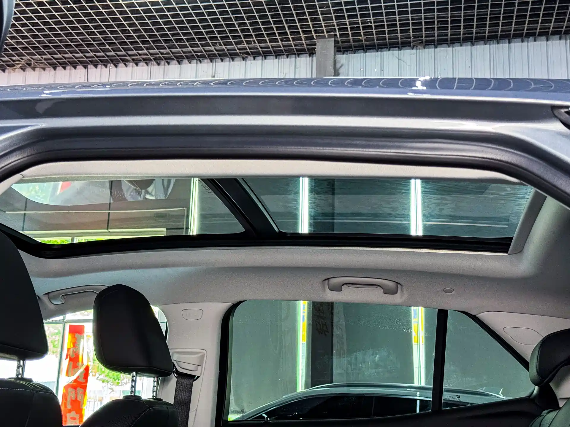 Photo 13 - Buick Envision S