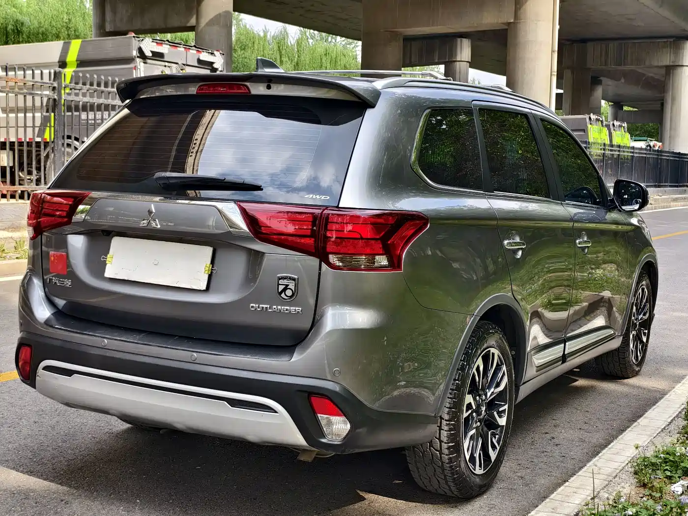 Mitsubishi Outlander 2019 2.4L 4WD Deluxe Edition 5-Seater China VI фото 6