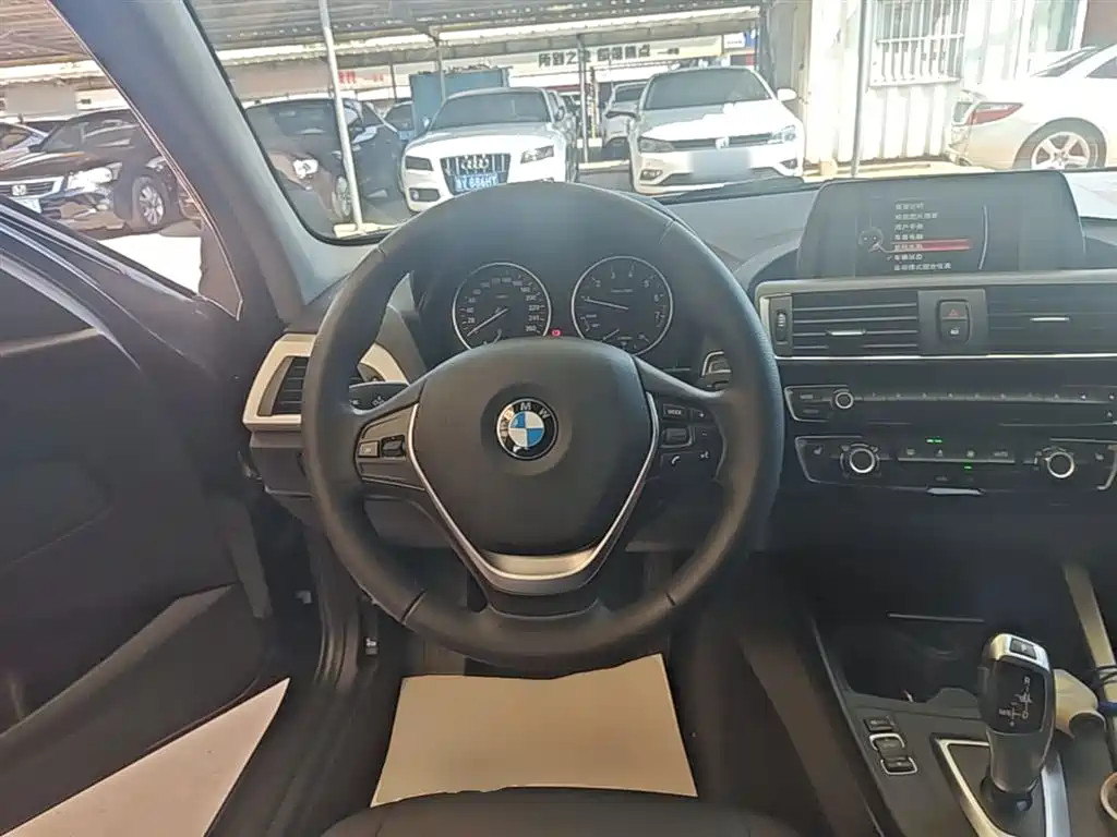 BMW 1 Series (Import) 2016 118i Leading фото 11