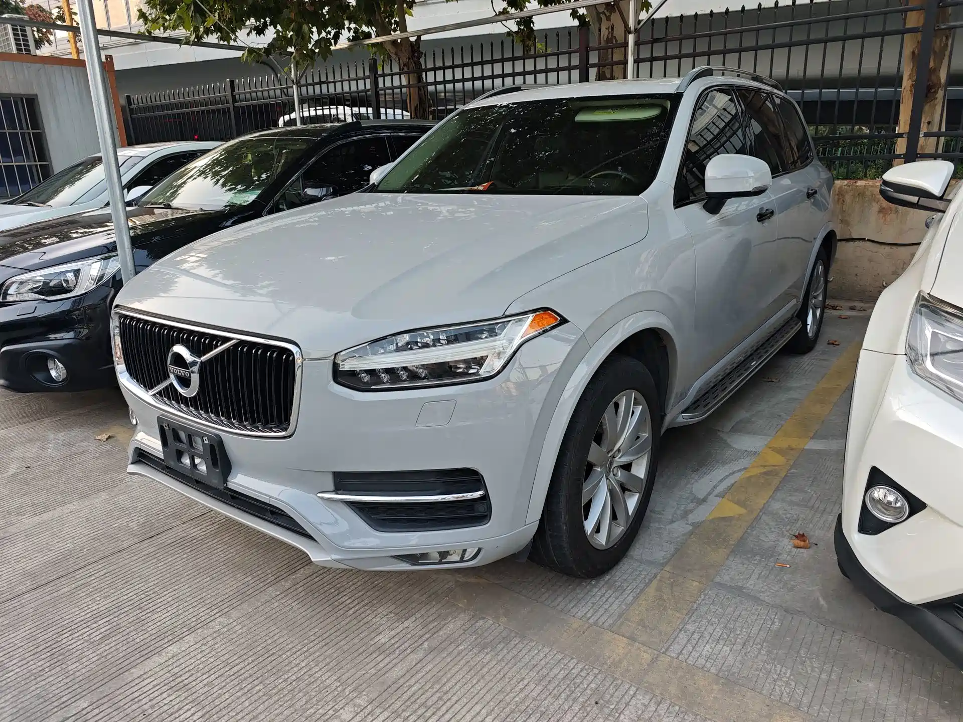Photo 1 - Volvo XC90