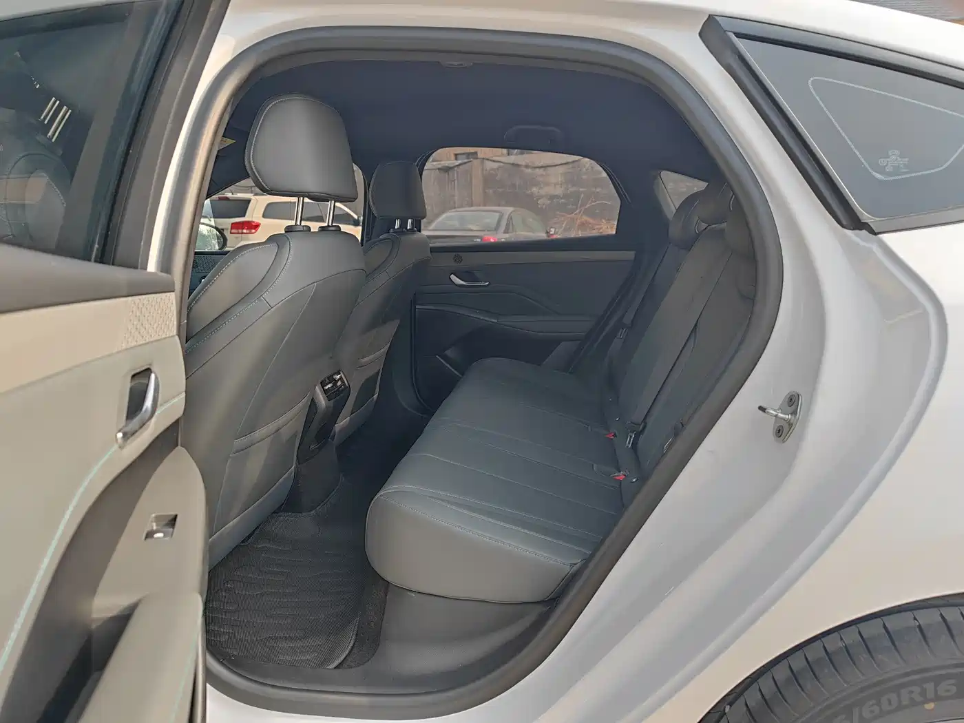 BYD Qin PLUS 2025 DM-i Smart Drive 55KM Leader фото 11