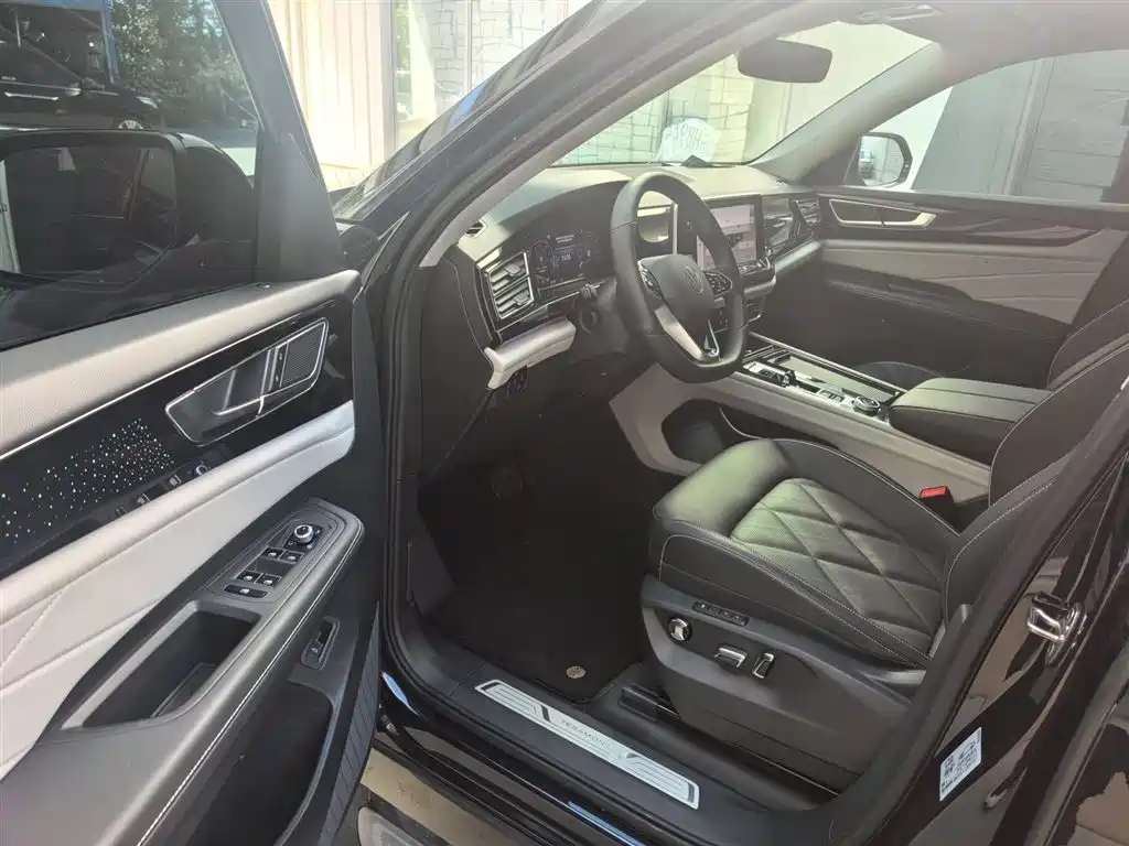 Volkswagen Teramont 2024 380TSI 4WD Dragon Glory Edition фото 16