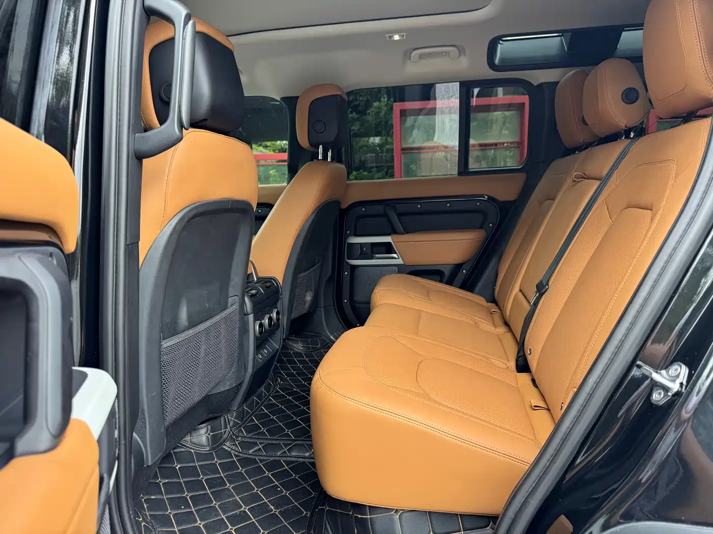 Photo 16 - Land Rover Defender