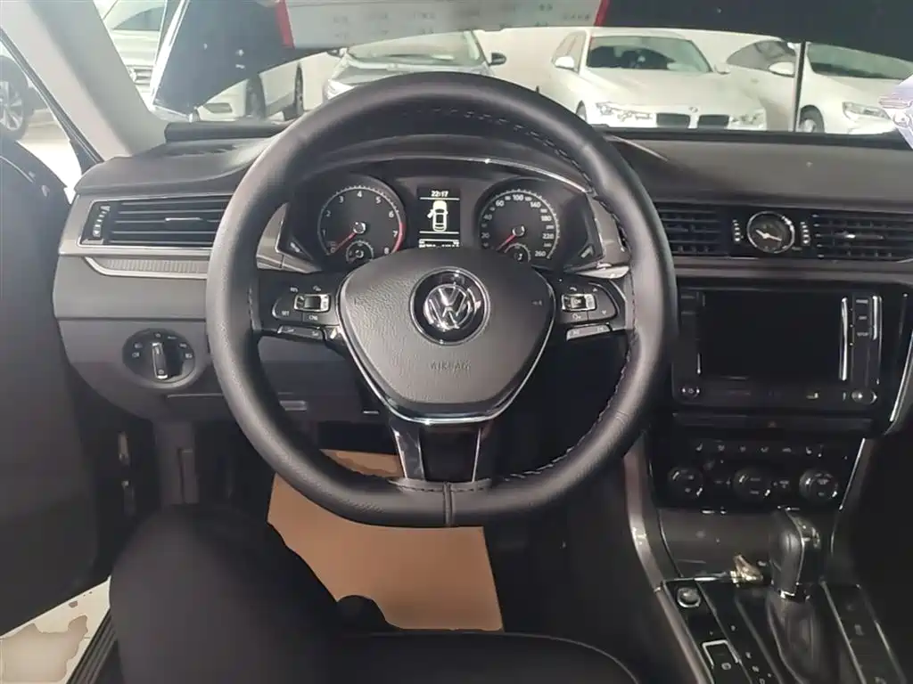Volkswagen Passat 2017 330TSI DSG Prestige фото 11