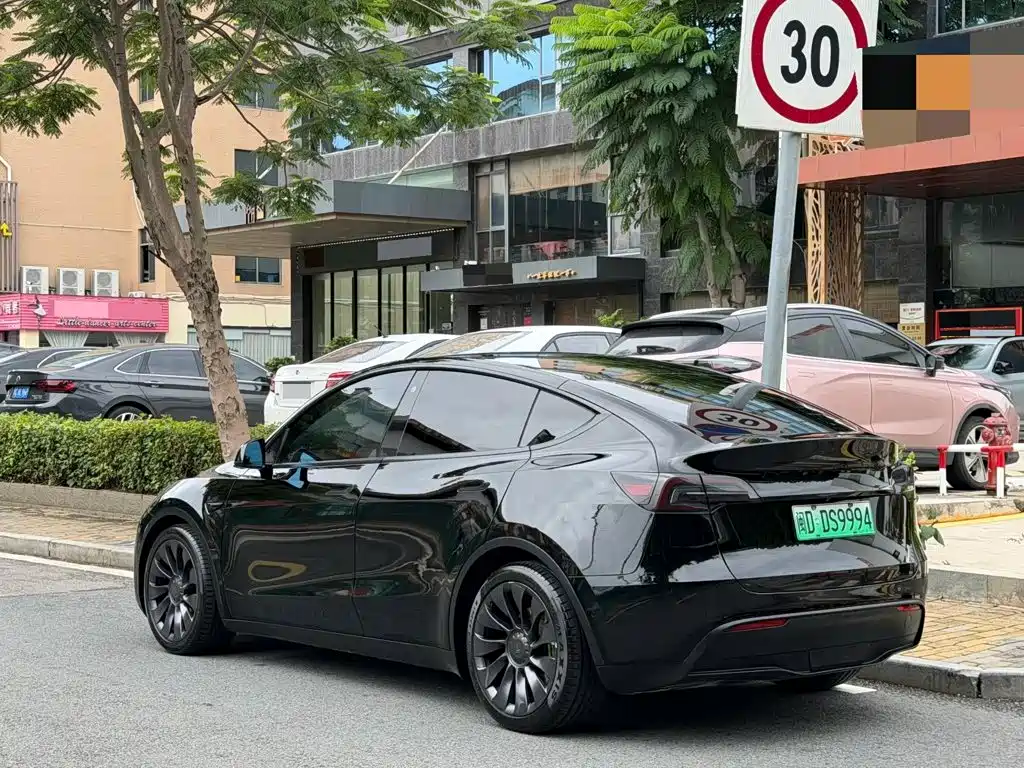 Фото 13 - Tesla Model Y