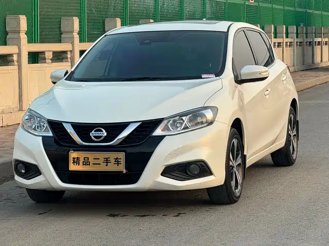 NISSAN TIIDA