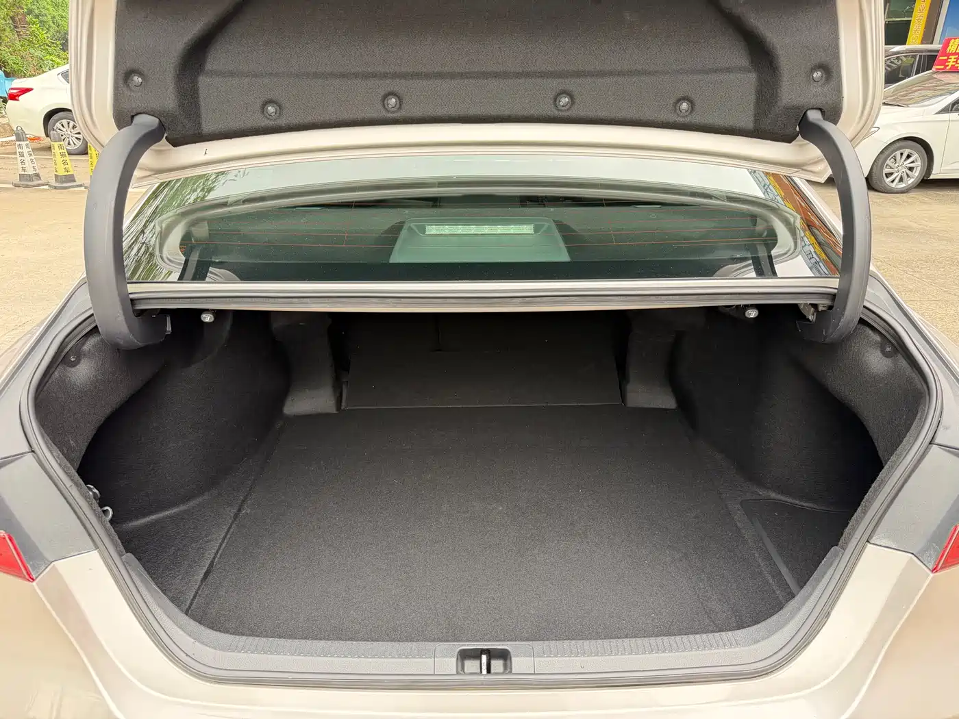 Toyota Camry 2018 Hybrid 2.5HG Luxury Edition фото 30