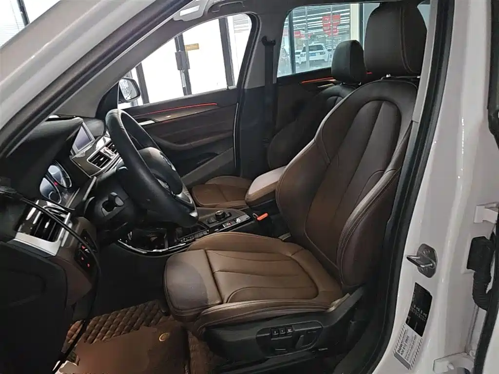 BMW X1 2019 sDrive18Li Premium Model фото 15