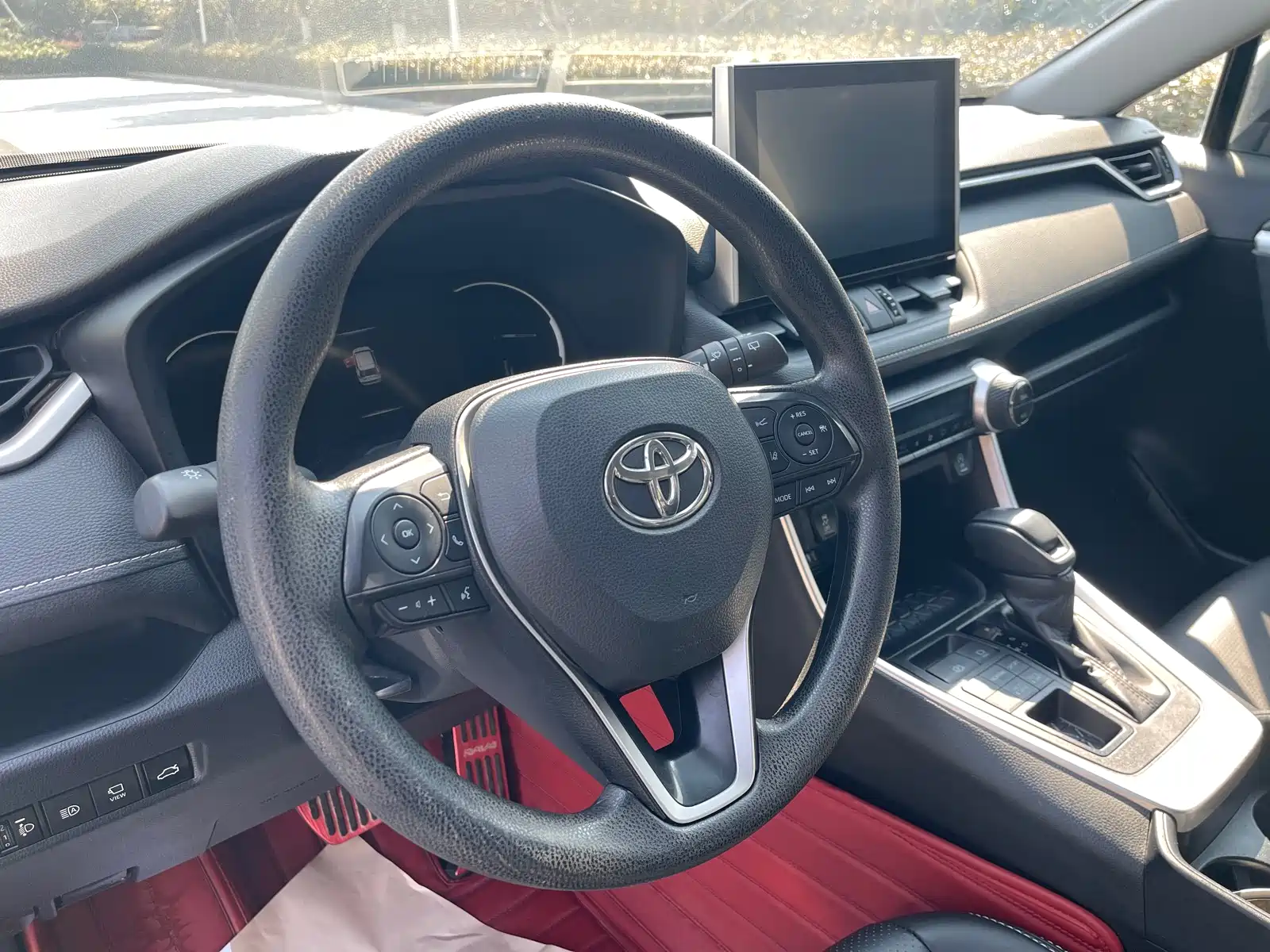 Фото 15 - Toyota RAV4