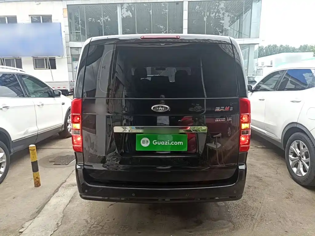 JAC Refine M3 2022 2022 PLUS 1.8L 7-Seater Standard