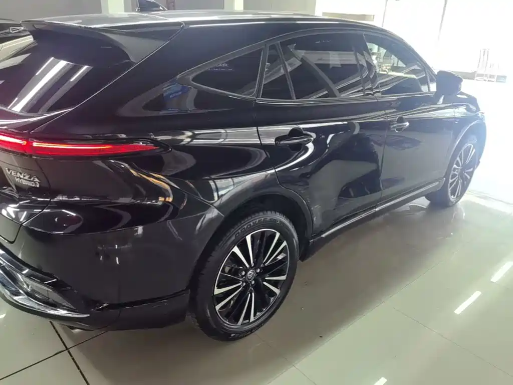 Photo 7 - Toyota Venza