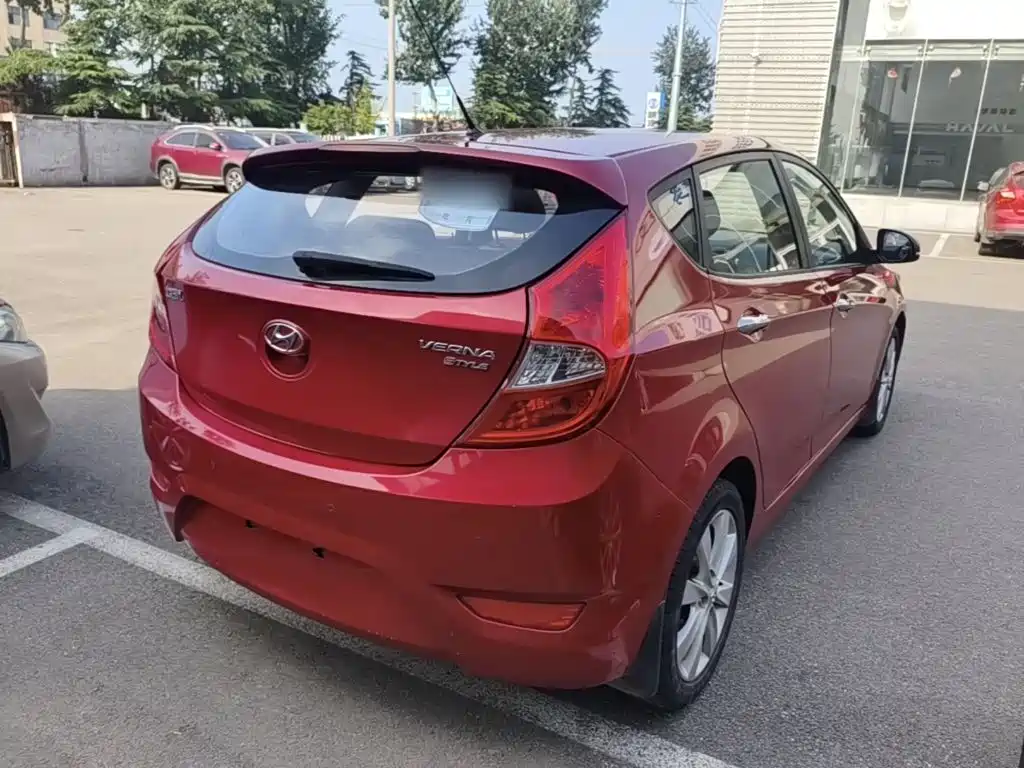 Hyundai Reina 2015 2014 Model 1.6L Automatic TOP