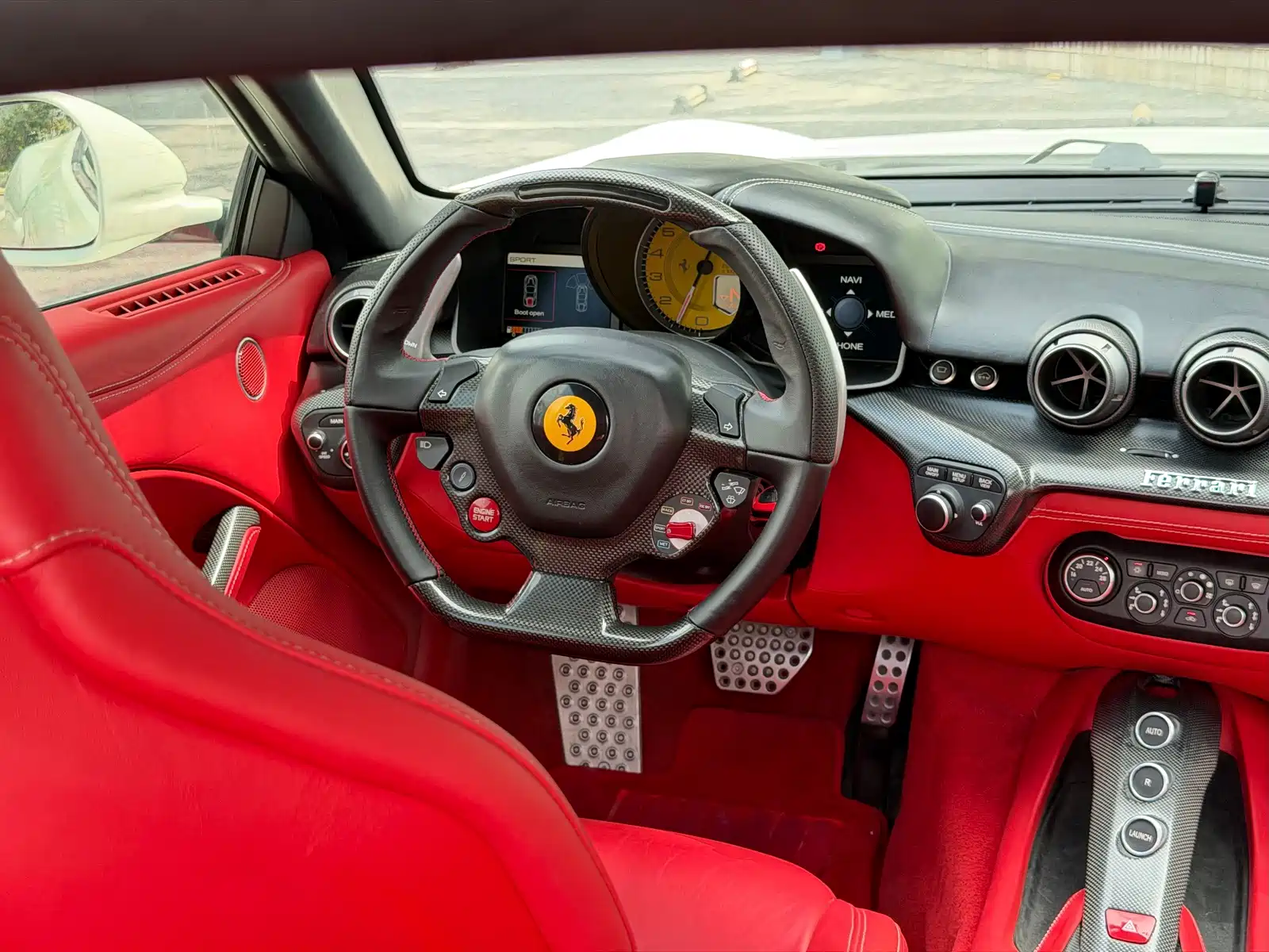 Фото 24 - Ferrari F12berlinetta