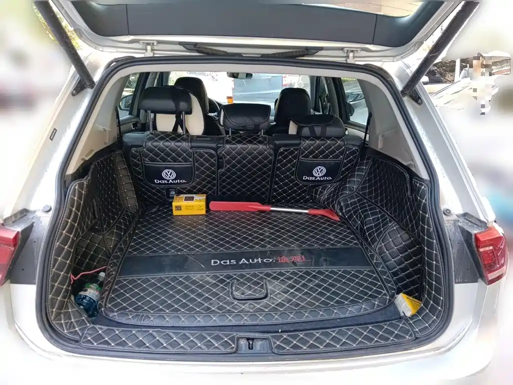 Photo 15 - Volkswagen Tiguan L