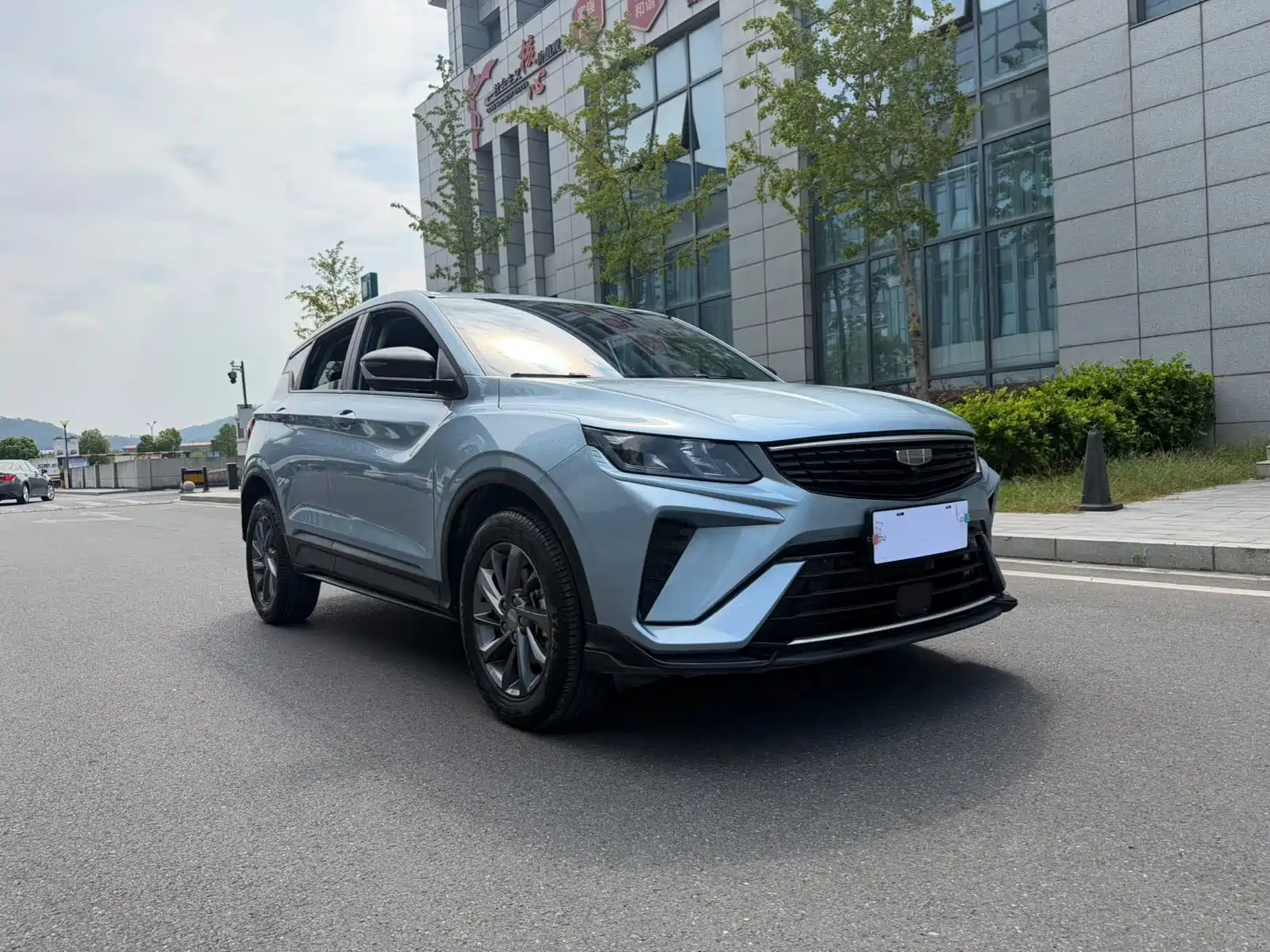 Фото 3 - Geely Coolray