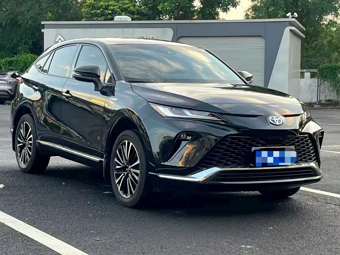 Toyota Venza 2023 2.5L Smart Hybrid FWD Premium фото 3