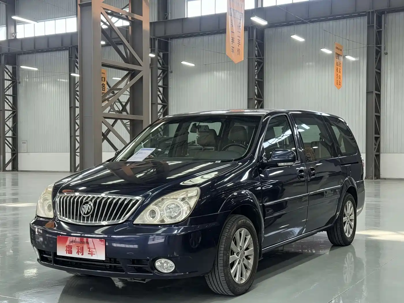 Photo 1 - Buick GL8