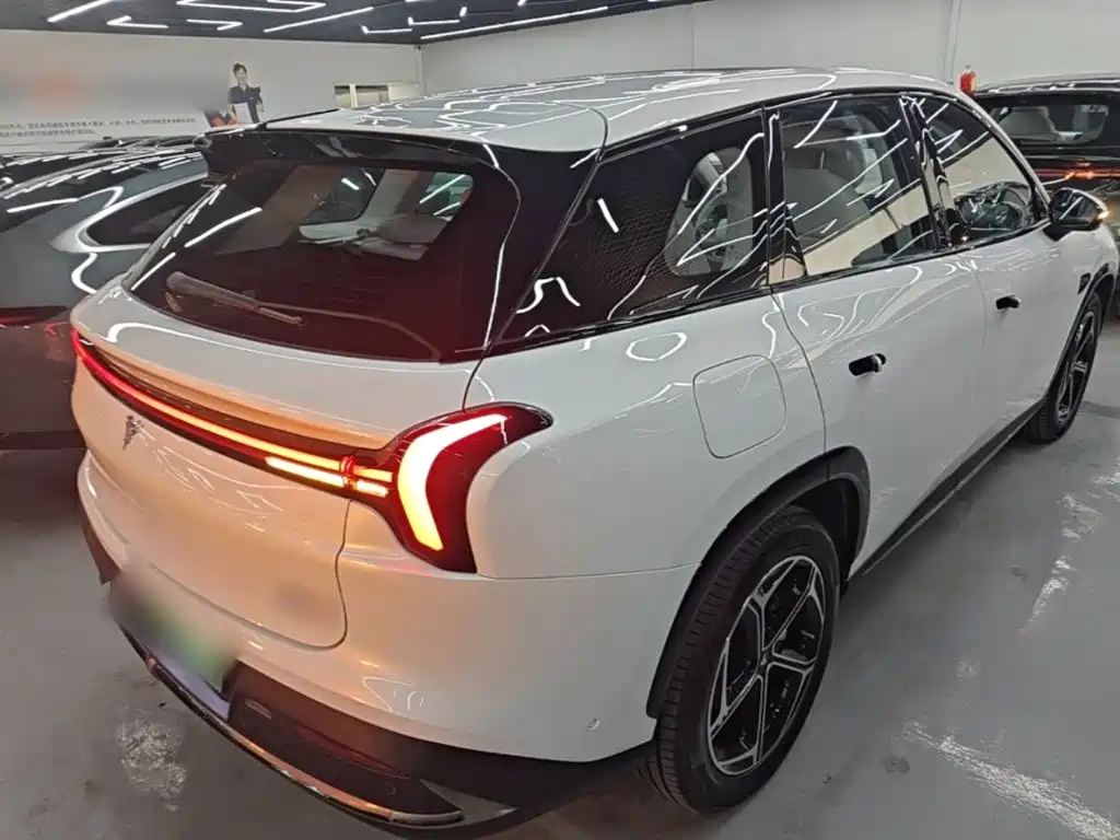 Nezha Auto Nezha L 2026 2024 Extended Range 310 Flash Charge Red Edition