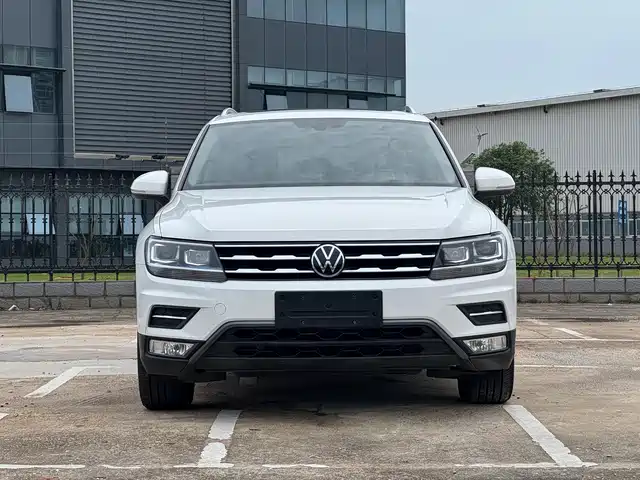 Volkswagen Tiguan L 2021 330TSI Automatic 2WD Smart — фото 2