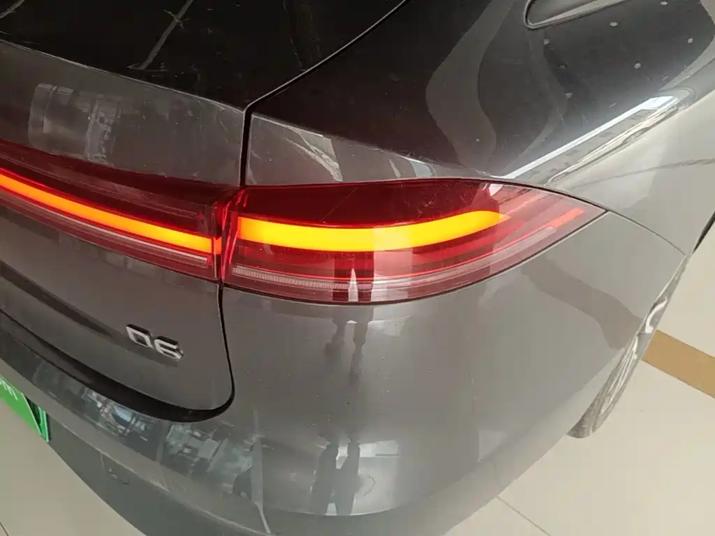 Фото 8 - Roewe D6