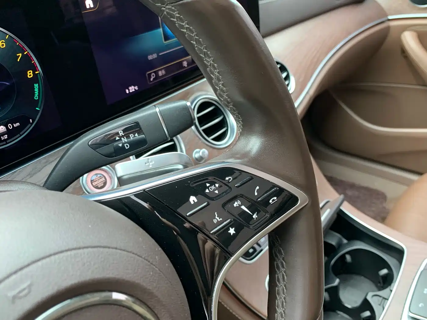 Mercedes-Benz E-Class New Energy 2022 Facelift II E 350 e L Plug-in Hybrid Sedan фото 24